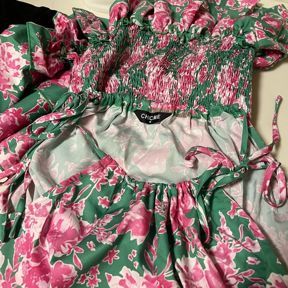 Lily P style dress. Size M stretchy waist with string ties. - Picture 4 of 6